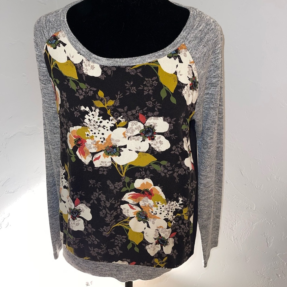 Long sleeve floral blouse black back gray sleeves and floral bodice